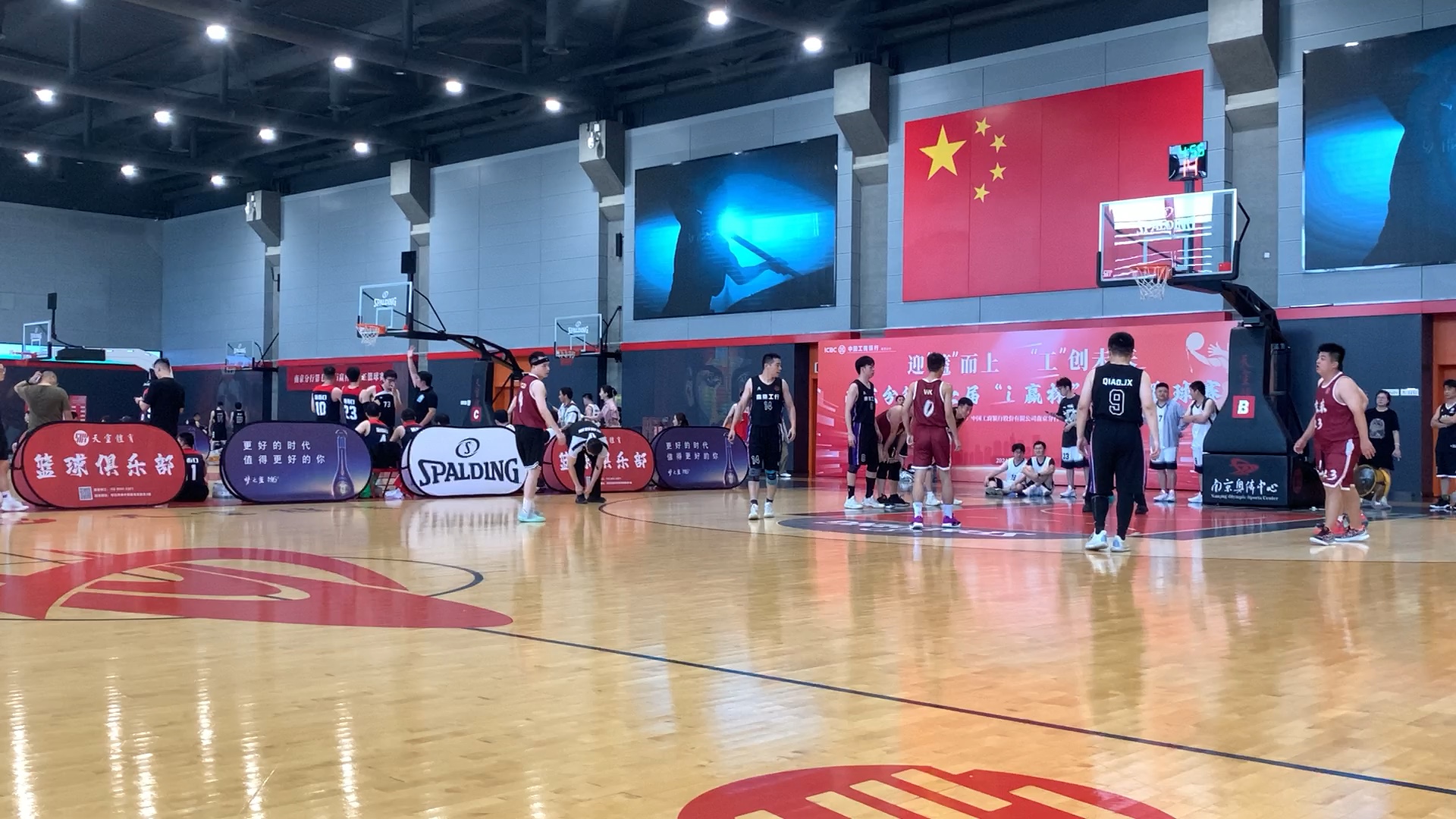 篮球职业联赛中球员扎实训练