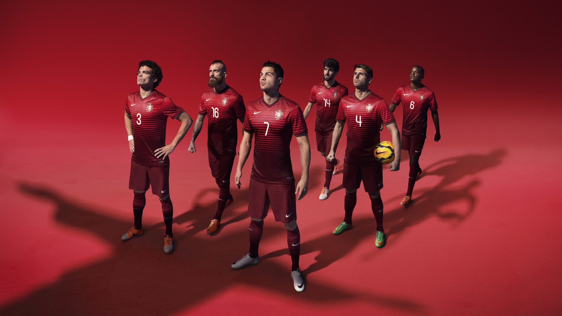 菲尼克斯太阳四强战鏖战拜仁慕尼黑，周冠宇砍下2记关键球，全场沸腾